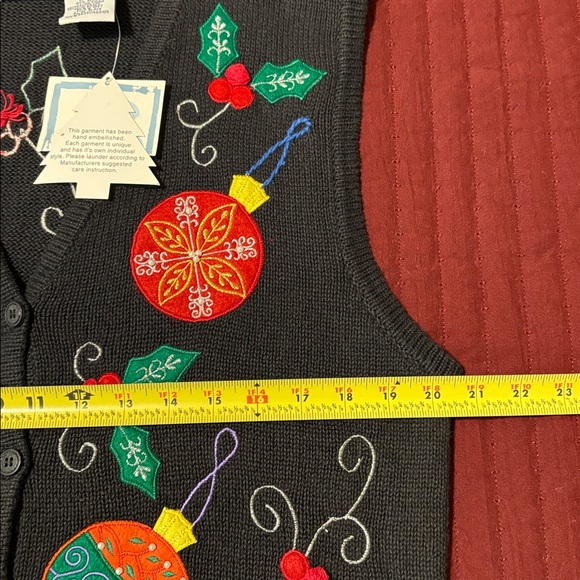 NWT Bobbie Brooks Black Sweater Vest with Colorful Ornaments Sz Large - Picture 10 of 11